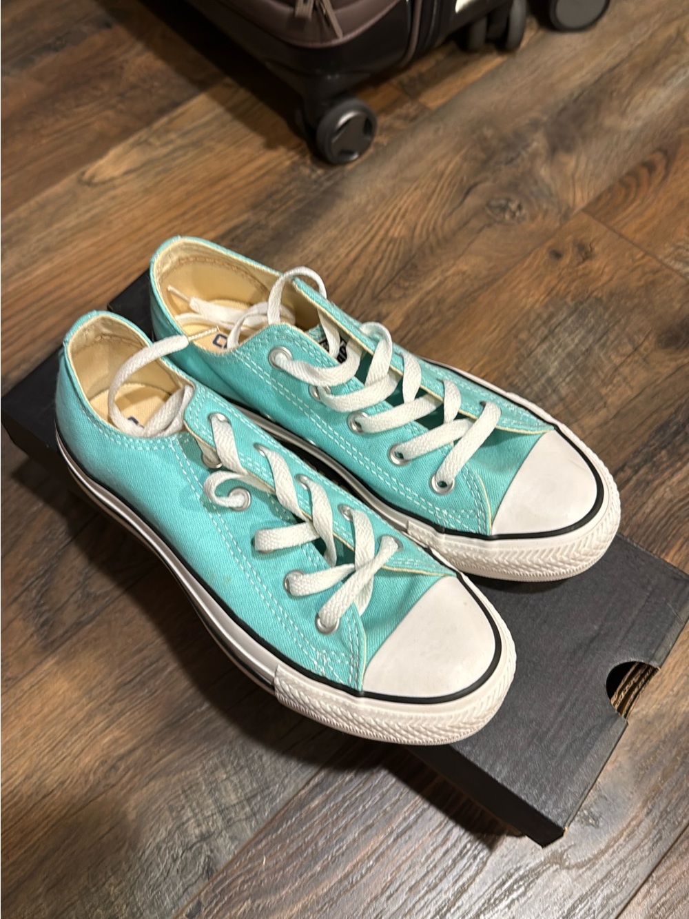 Converse Chuck Taylor Low Top Sneakers - Picture 3 of 7